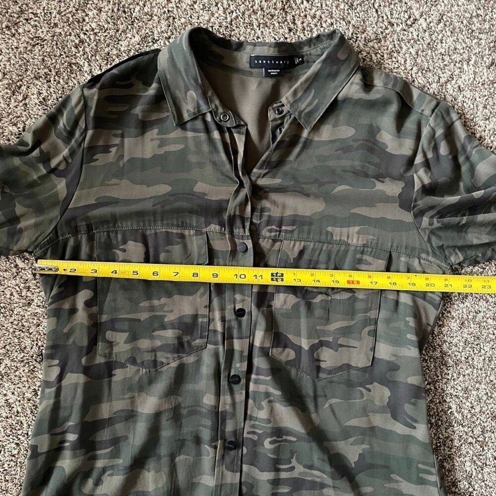 Sanctuary boyfriend fit camo button down shirt women’s size Large - Picture 7 of 9